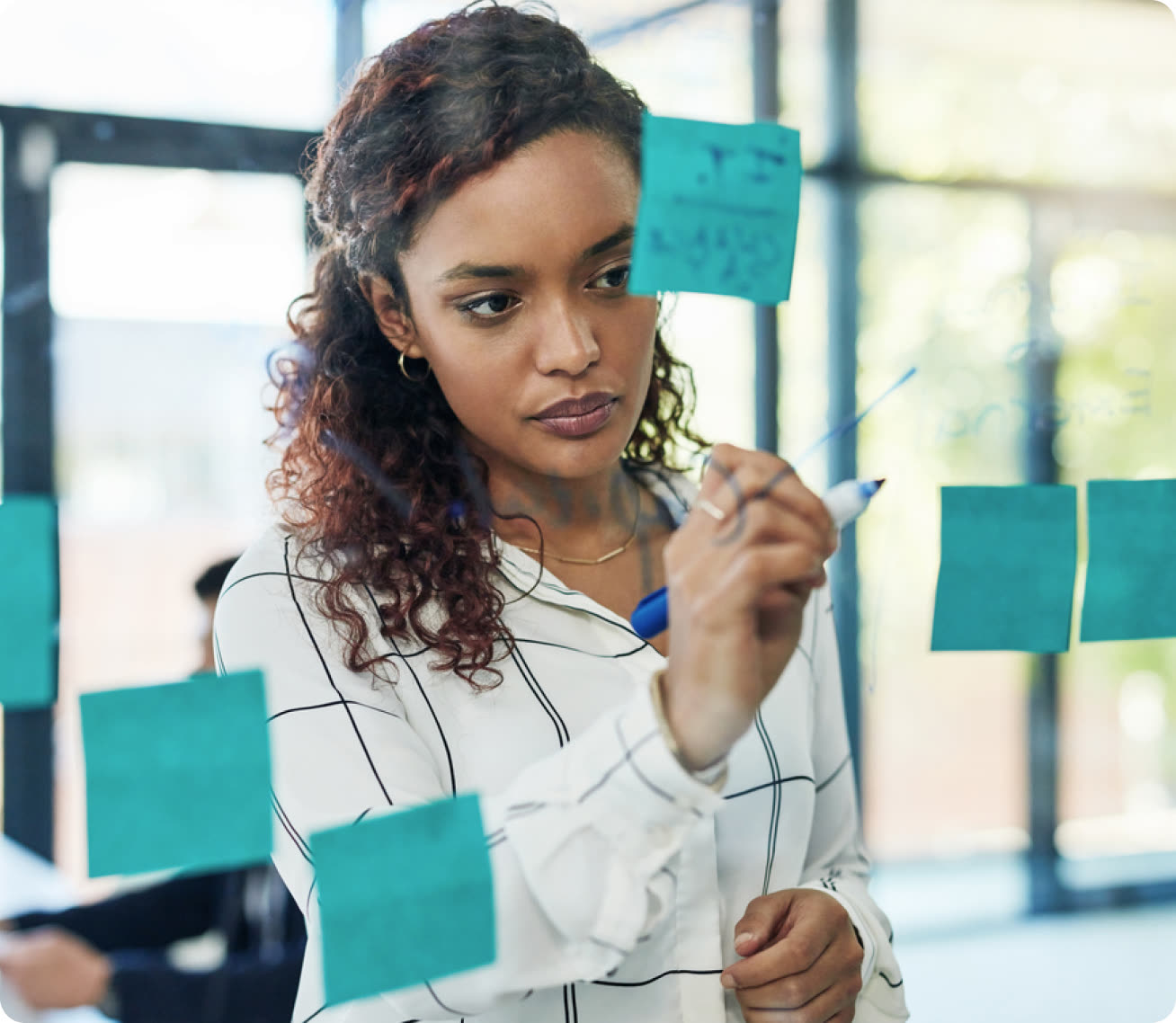 Candidate reasoning through notes on a glass wall